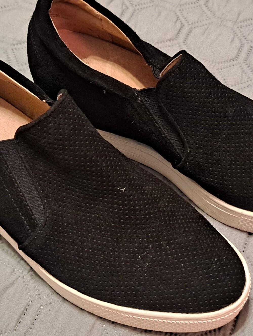Caslon Black Slip-On Casual Sneakers Size 9M